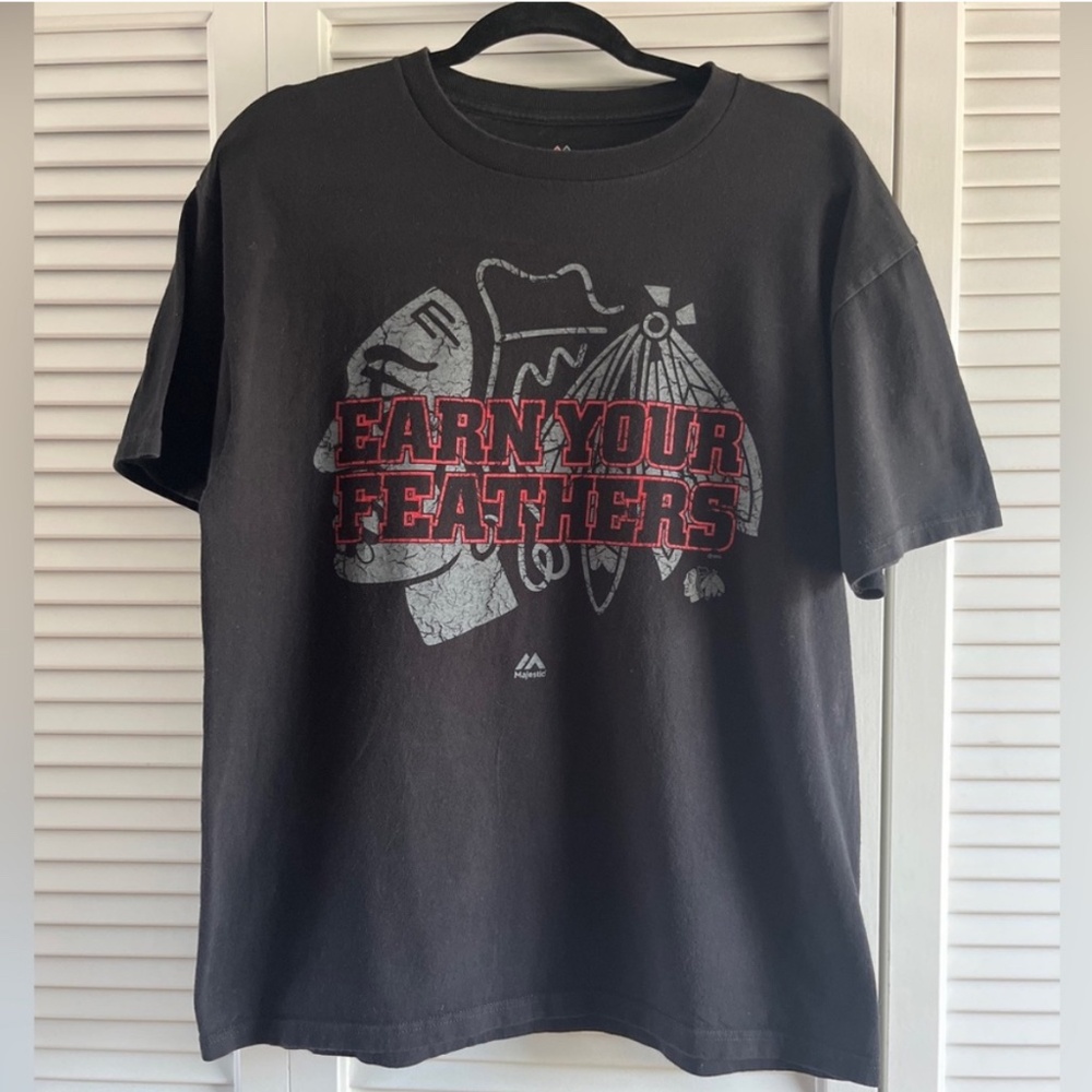 Majestic Chicago Blackhawks “Earn Your Feathers” Short Sleeve Sz L